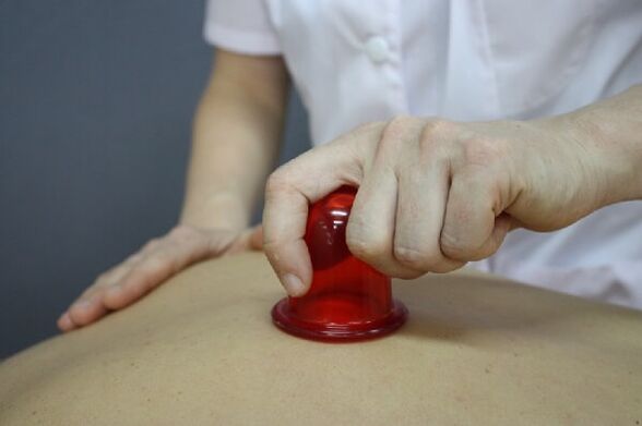 baňková masáž pro osteochondrózu páteře
